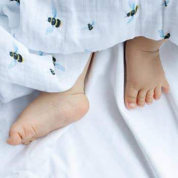 ORGANIC SWADDLE SET - BUSY BEES (Bee + Hive)